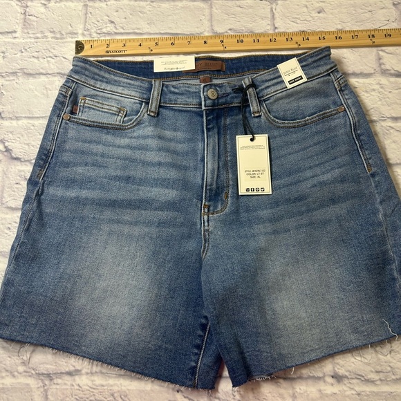 NWT Judy Blue High Waist Denim Jeans Shorts. Frayed edge. Stretch. Size XL. - Picture 6 of 9
